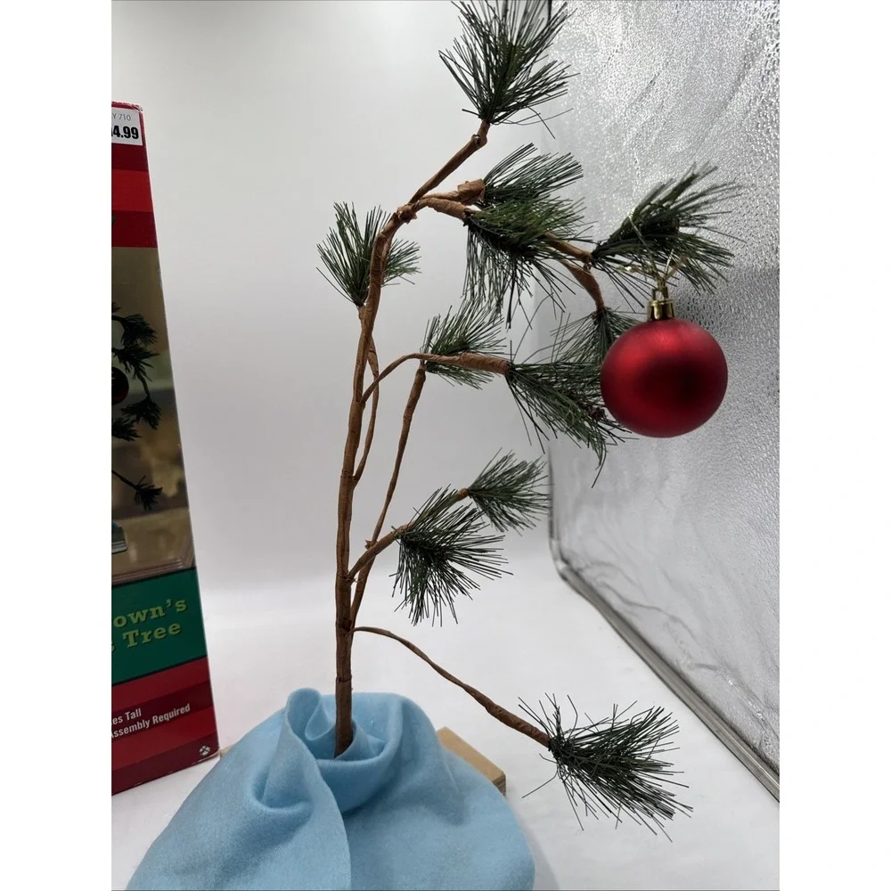 Peanuts Charlie Brown's Christmas Tree 18